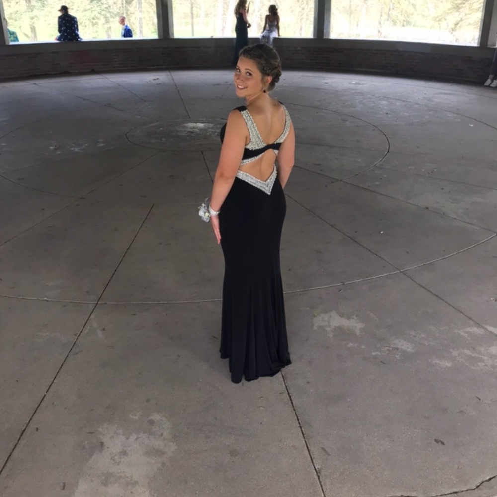 BEAUTIFUL prom dress!!